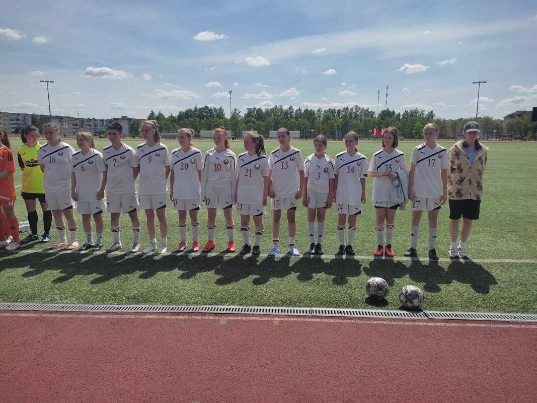 Участие в областной спартакиаде школьников по футболу среди девушек Участие в областной спартакиаде школьников по футболу среди девушек