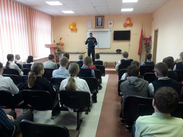 Профилактическая беседа с работником МЧС