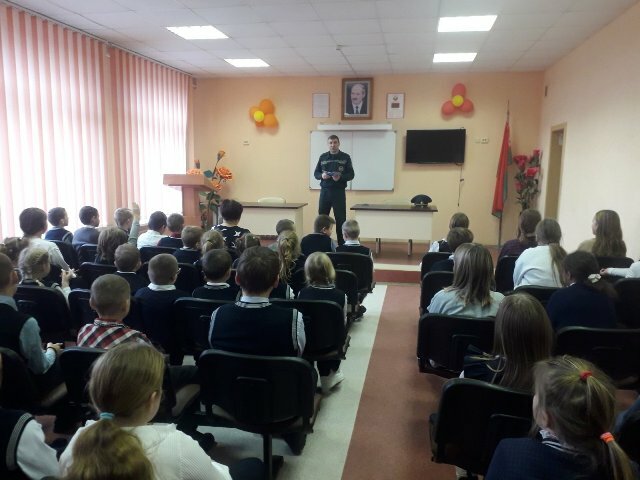 Профилактическая беседа с работником МЧС