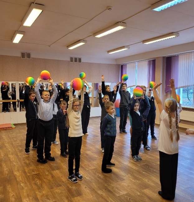 В государственном учреждении образования «Средняя школа №18 г.Пинска» была организована инклюзивная творческая игра «Импровизируем вместе!»