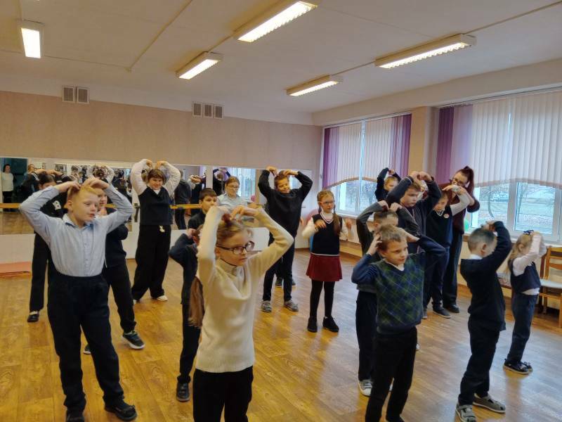 В государственном учреждении образования «Средняя школа №18 г.Пинска» была организована инклюзивная творческая игра «Импровизируем вместе!»