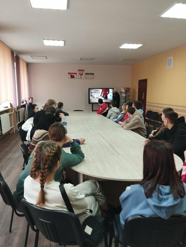 Беседа в Пинском государственном колледже строителей о здоровом питании и профилактике зависимостей в рамках акции “В защиту жизни” Беседа в Пинском государственном колледже строителей о здоровом питании и профилактике зависимостей в рамках акции “В защиту жизни”