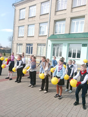 Флешмоб«Пусть мы разные, но все же» Флешмоб«Пусть мы разные, но все же»