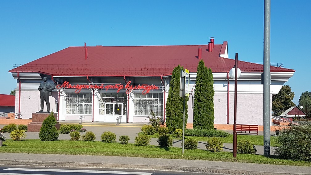 «Весенний променад» для девушек городского поселка